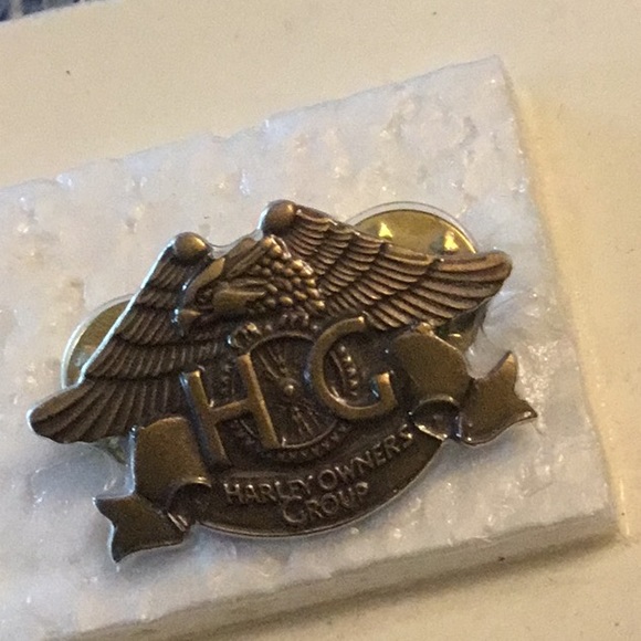 Harley Davidson Owners Group Golden Pin - Picture 4 of 4